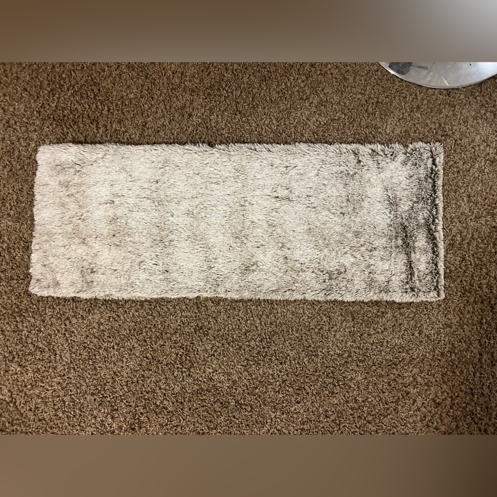 Soft Cream Faux Fur Table runner - Picture 2 of 2